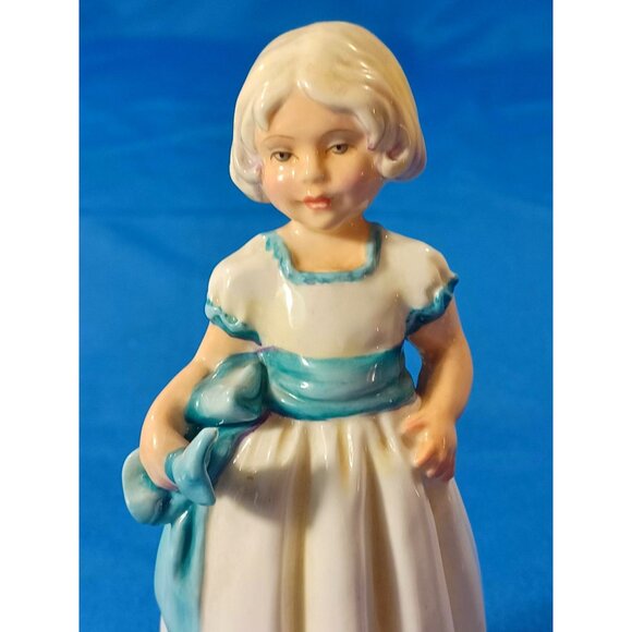 Royal Worcester 1949 Bone China Figurine Monday Child Fair Of Face #3257 England - Picture 3 of 16
